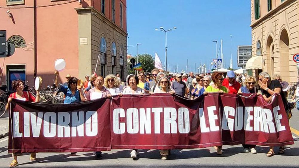 <p>Festa della Repubblica: “Livorno contro le guerre”, sfilata per le vie del centro della città / <a href="https://www.iltelegrafolivorno.it/cronaca/la-festa-del-2-giugno-in-prefettura-a-livorno-video-novi-kv37l7q0"><strong>Cerimonia in Prefettura: video</strong></a> / <a href="https://www.iltelegrafolivorno.it/cronaca/festa-repubblica-livorno-5e192ad0"><strong>Cerimonia in Prefettura: foto</strong></a> / <a href="https://www.iltelegrafolivorno.it/cronaca/livorno-contro-la-guerra-7851a8dd"><strong>Corteo: foto</strong></a></p>