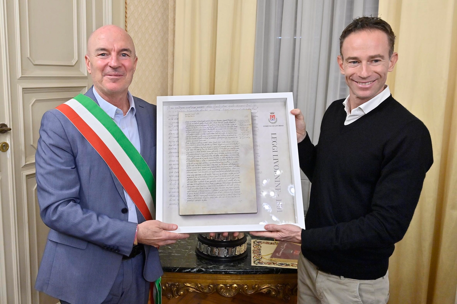 Filippo Volandri con il sindaco di Livorno Luca Salvetti (Foto Novi)