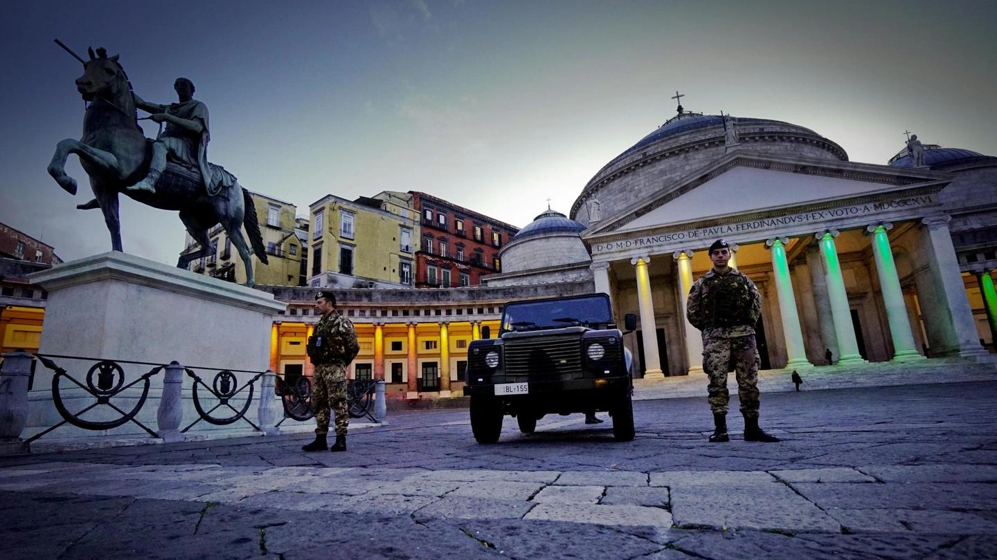 Il governo valuta il rafforzamento dell'esercito a Napoli per l'emergenza Covid (Ansa)