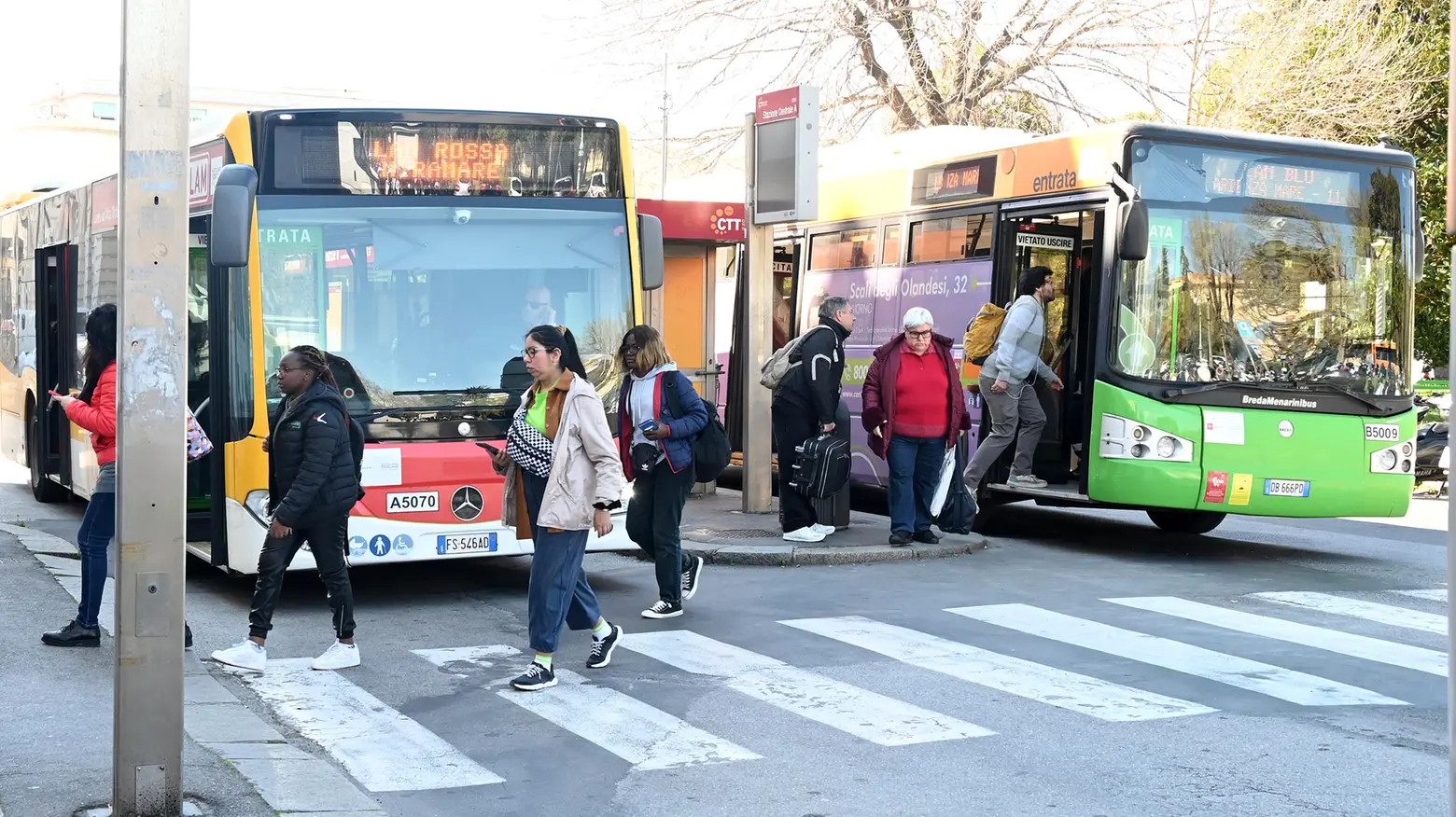 Autobus a  Livorno (Foto Novi)