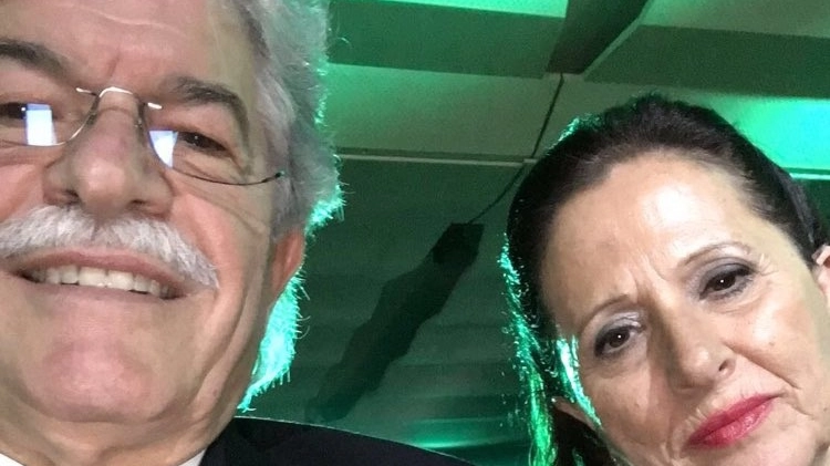 Sanremo, Razzi all'Ariston in un selfie con la moglie  (Twitter)