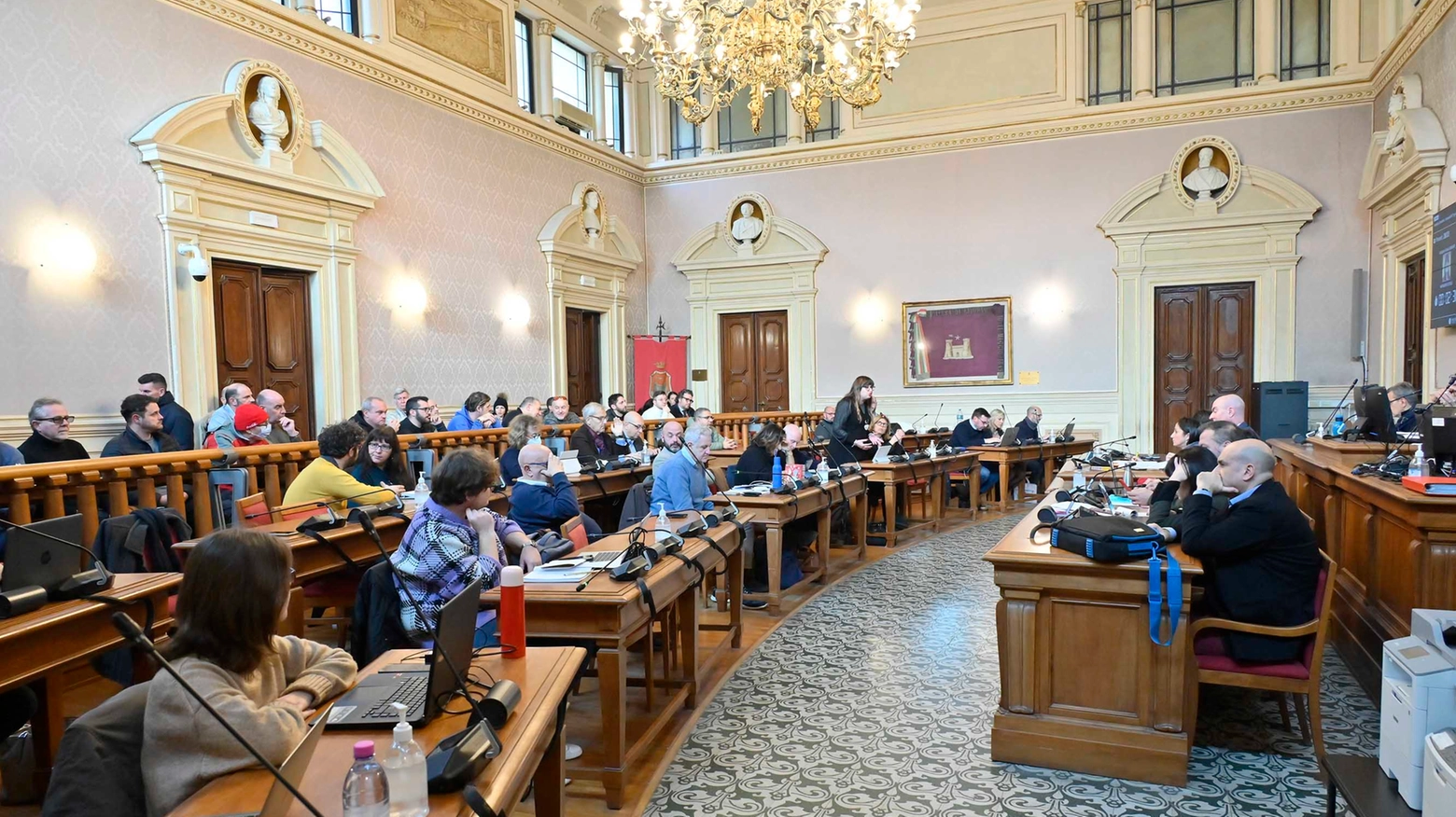 Una seduta del consiglio comunale di Livorno (Foto Novi)