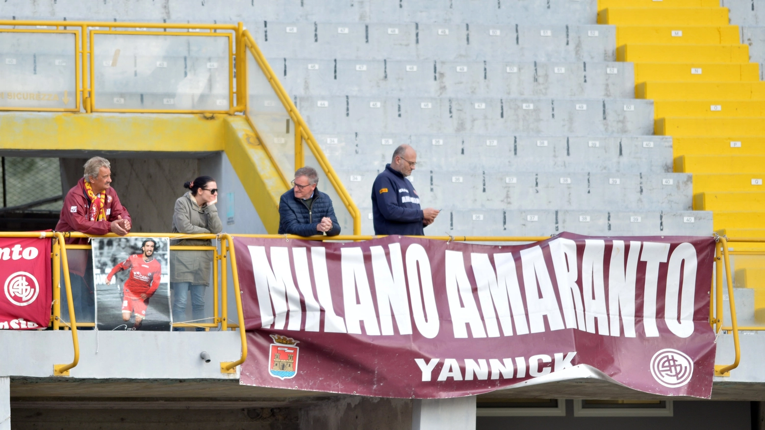 Tifosi del Livorno di 'Milano Amaranto'