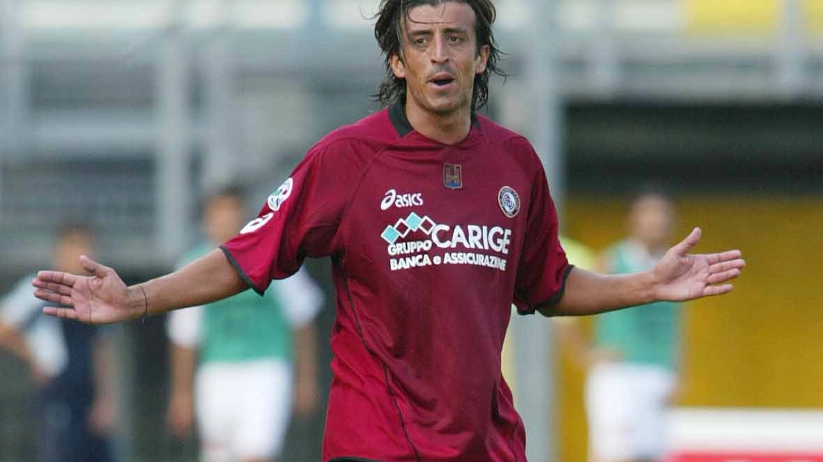 Luis Centi con la maglia del Livorno