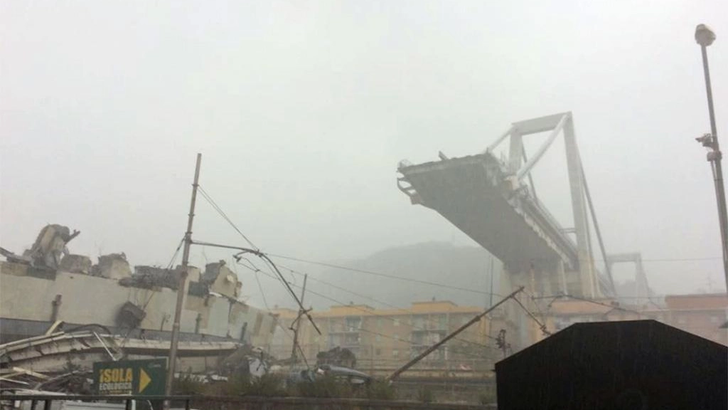 Il ponte crollato a Genova (Ansa)