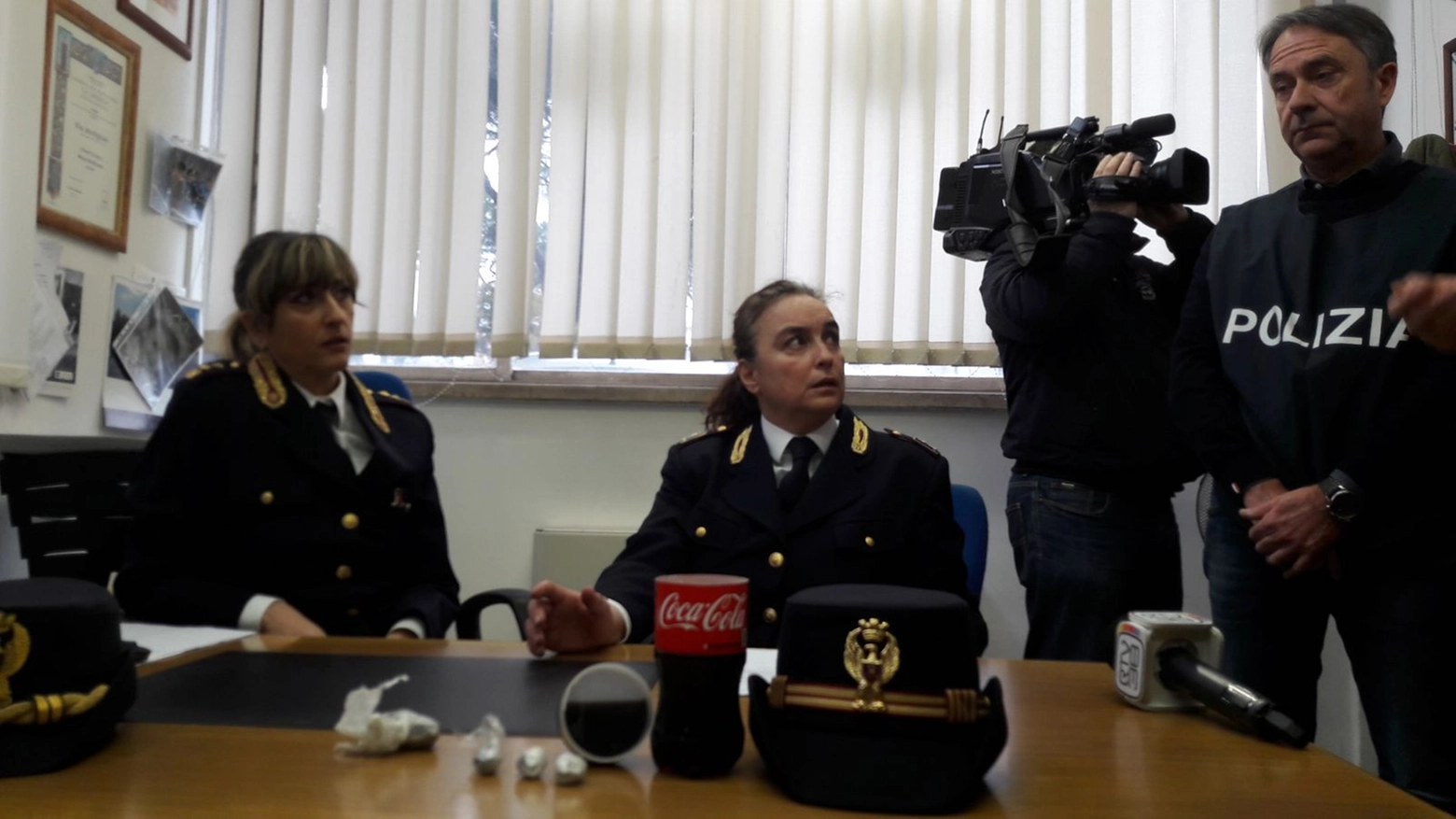Pisa, la conferenza stampa dopo il blitz antidroga della polizia