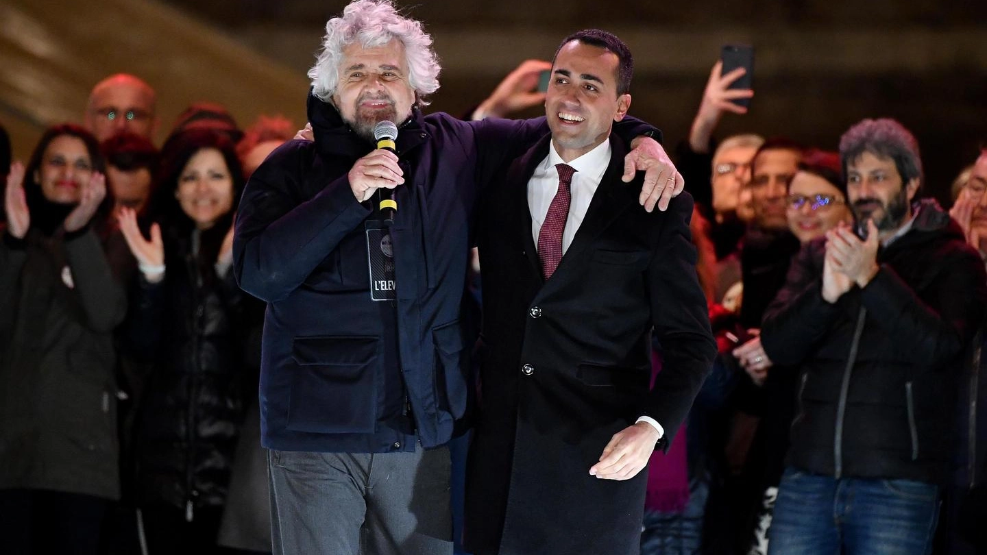Beppe Grillo, Luigi Di Maio e tutti gli esponenti del M5s (Ansa)