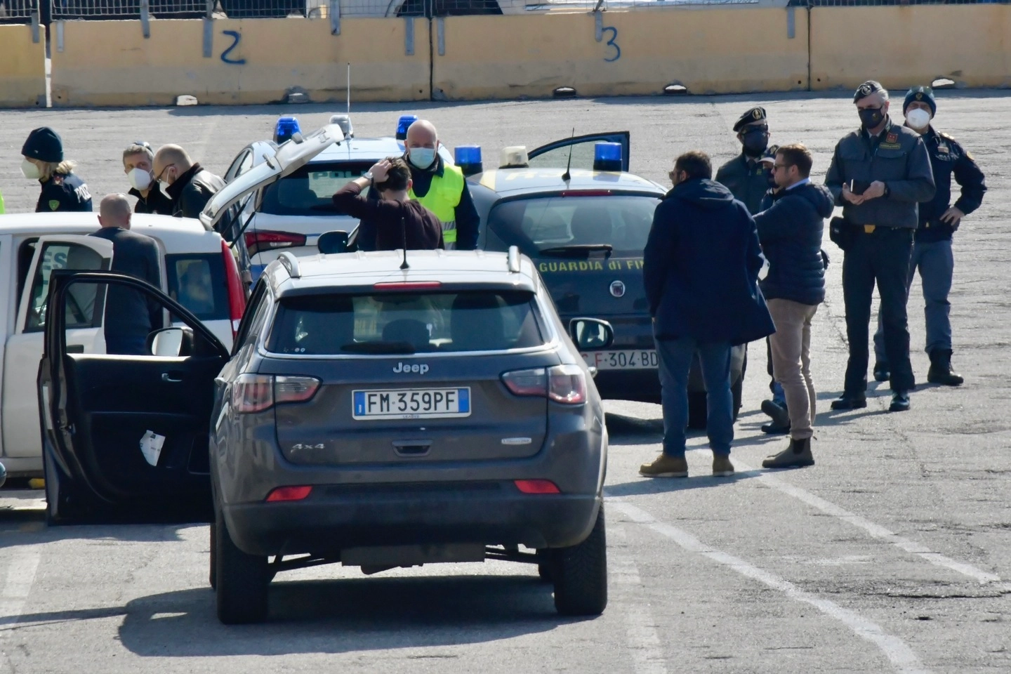 L'arrivo dei profughi a Livorno (foto Novi)