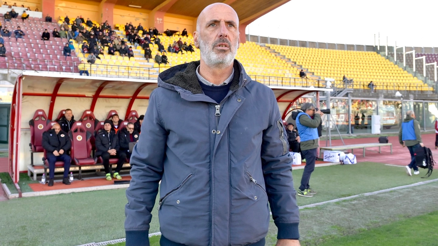 L'allenatore Vincenzo Esposito (foto Novi)