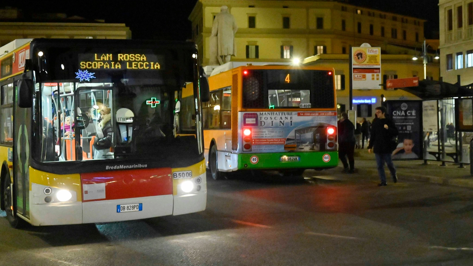 Autobus a Livorno (Foto Novi)