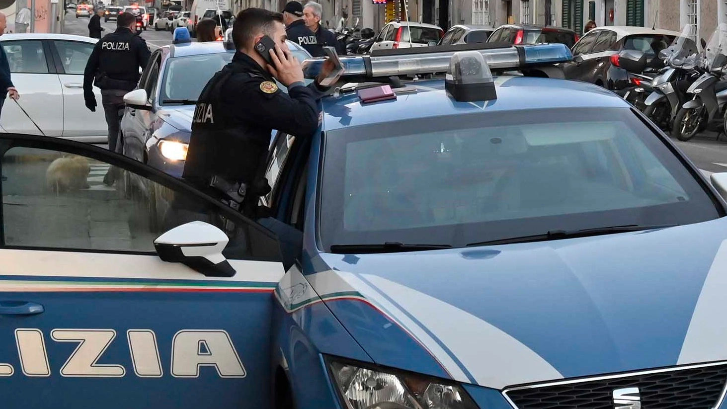 Polizia in via Garibaldi (Foto Novi)