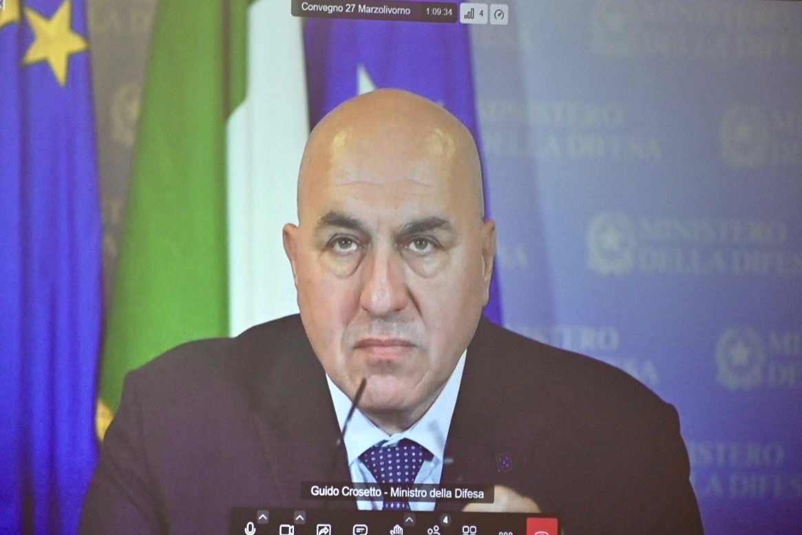 Il ministro Crosetto collegato in videoconferenza