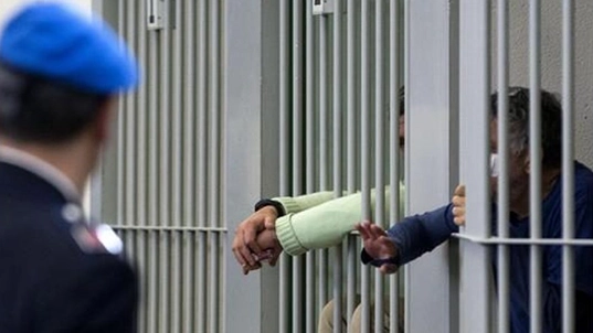 Detenuto tenta di uccidersi appiccando il fuoco in cella: sventata la tragedia alle Sughere