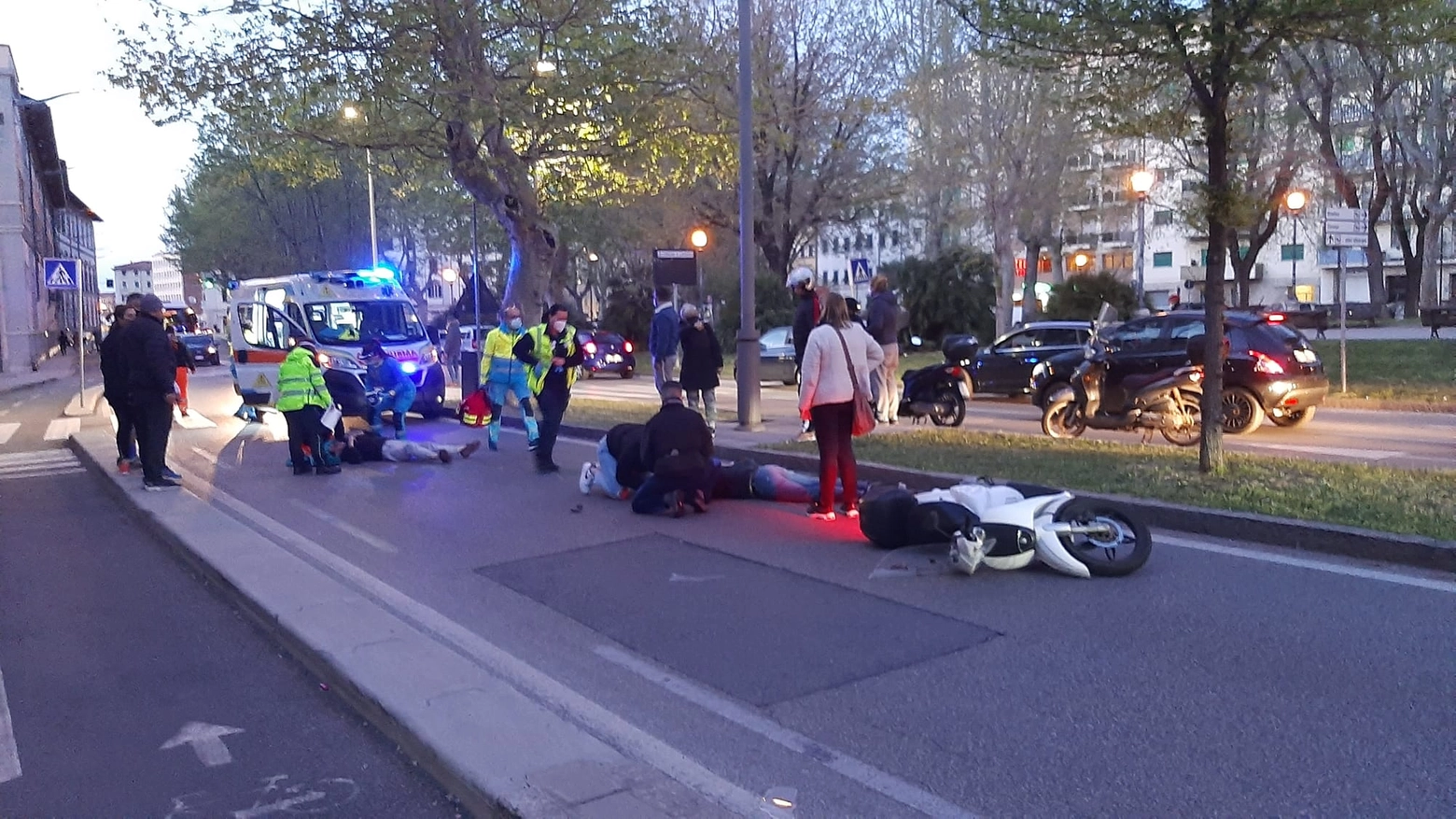 L'incidente in piazza Mazzini (Foto Novi)