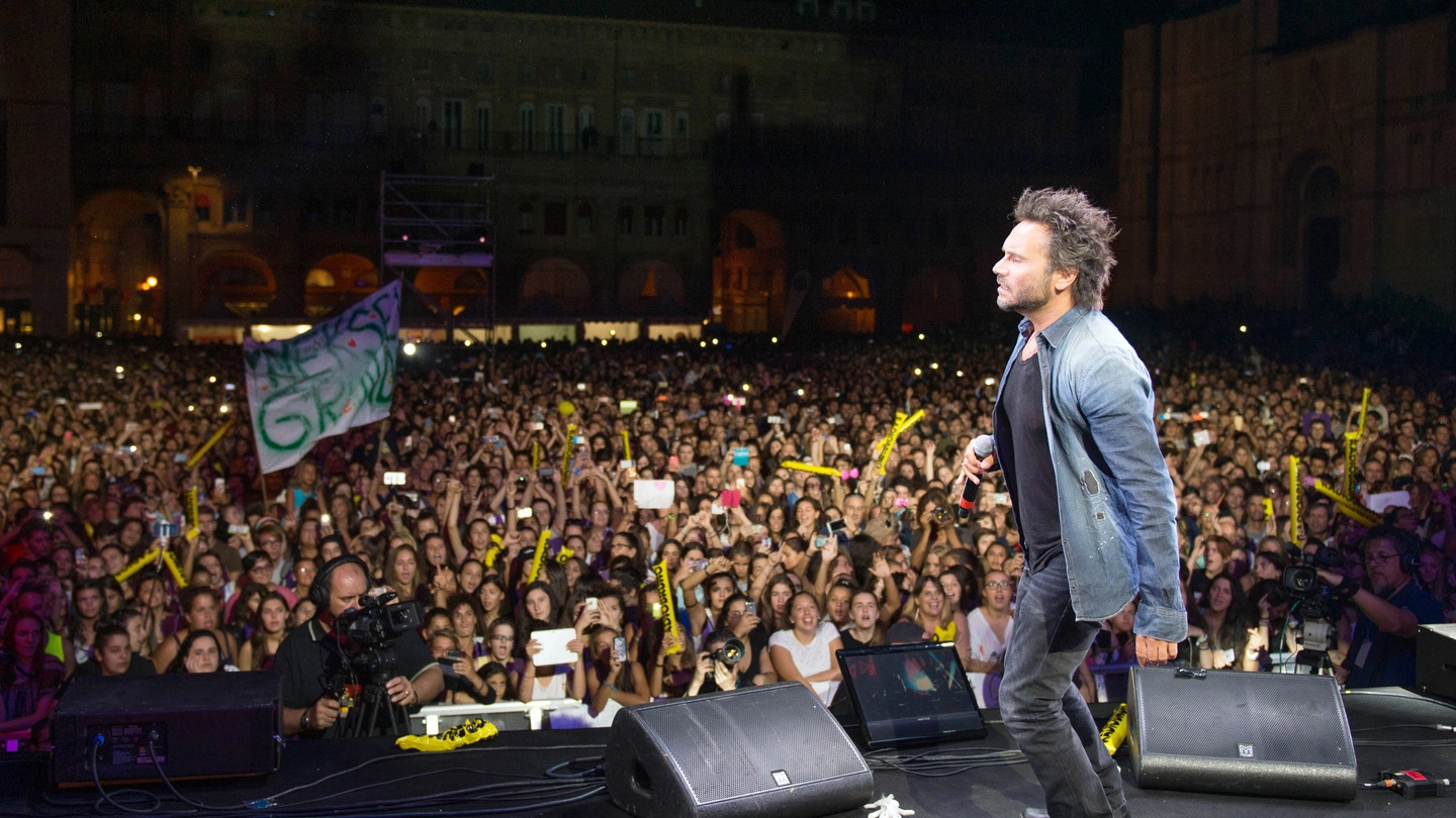 Bologna, concerto di Radio Bruno: Nek sul palco di piazza Maggiore (FotoSchicchi)