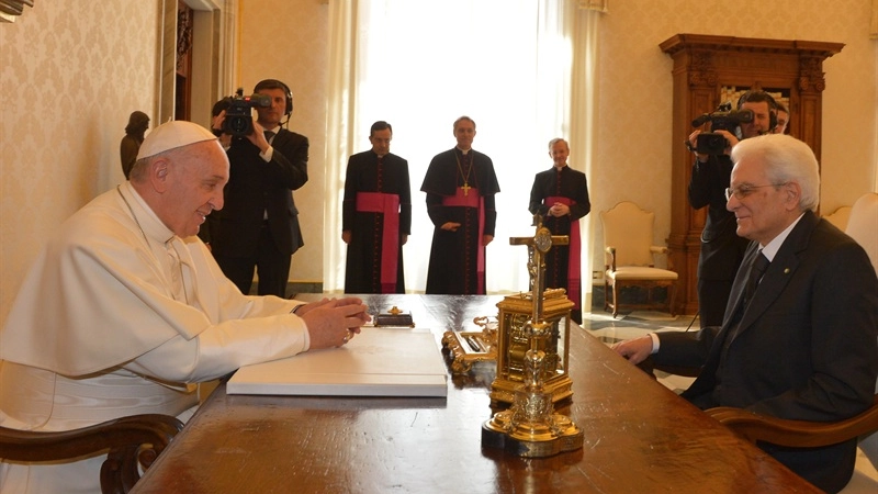 In Vaticano l'incontro tra Papa Francesco e il presidente Mattarella