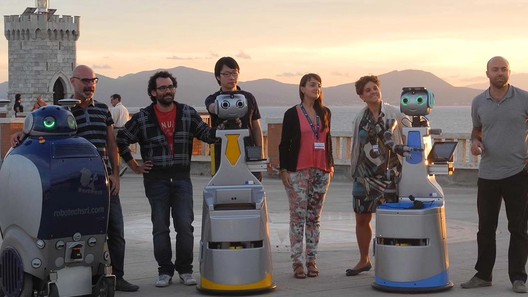 IN PIAZZA BOVIO I robot  presentati a Piombino nell’ultima edizione del raduno europeo 