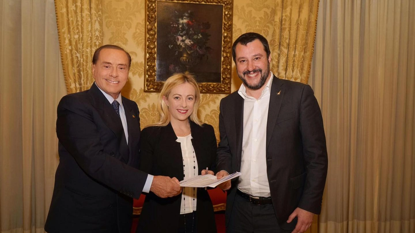 Berlusconi, Meloni e Salvini firmano il programma del centrodestra (Ansa)