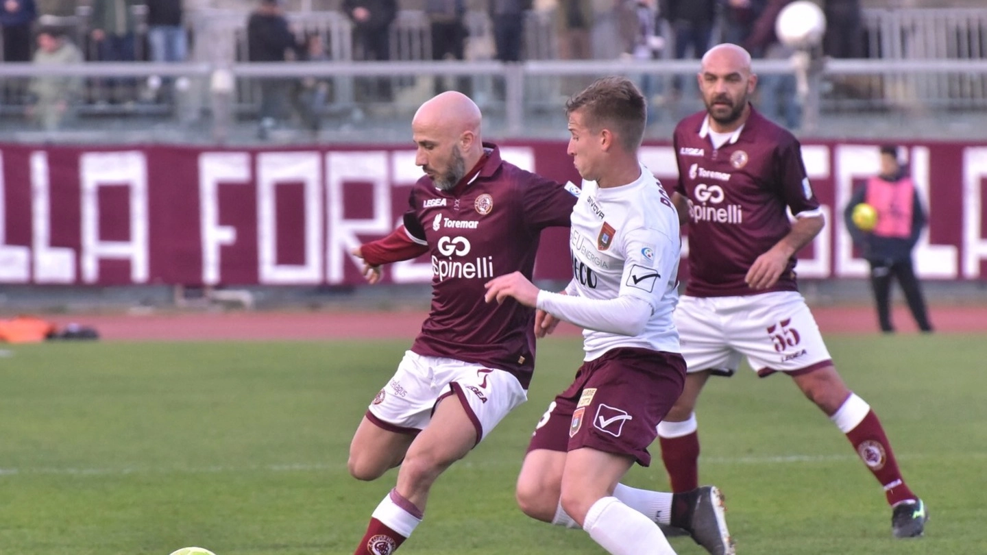 Livorno-Pontedera, un'azione del match (foto Novi)