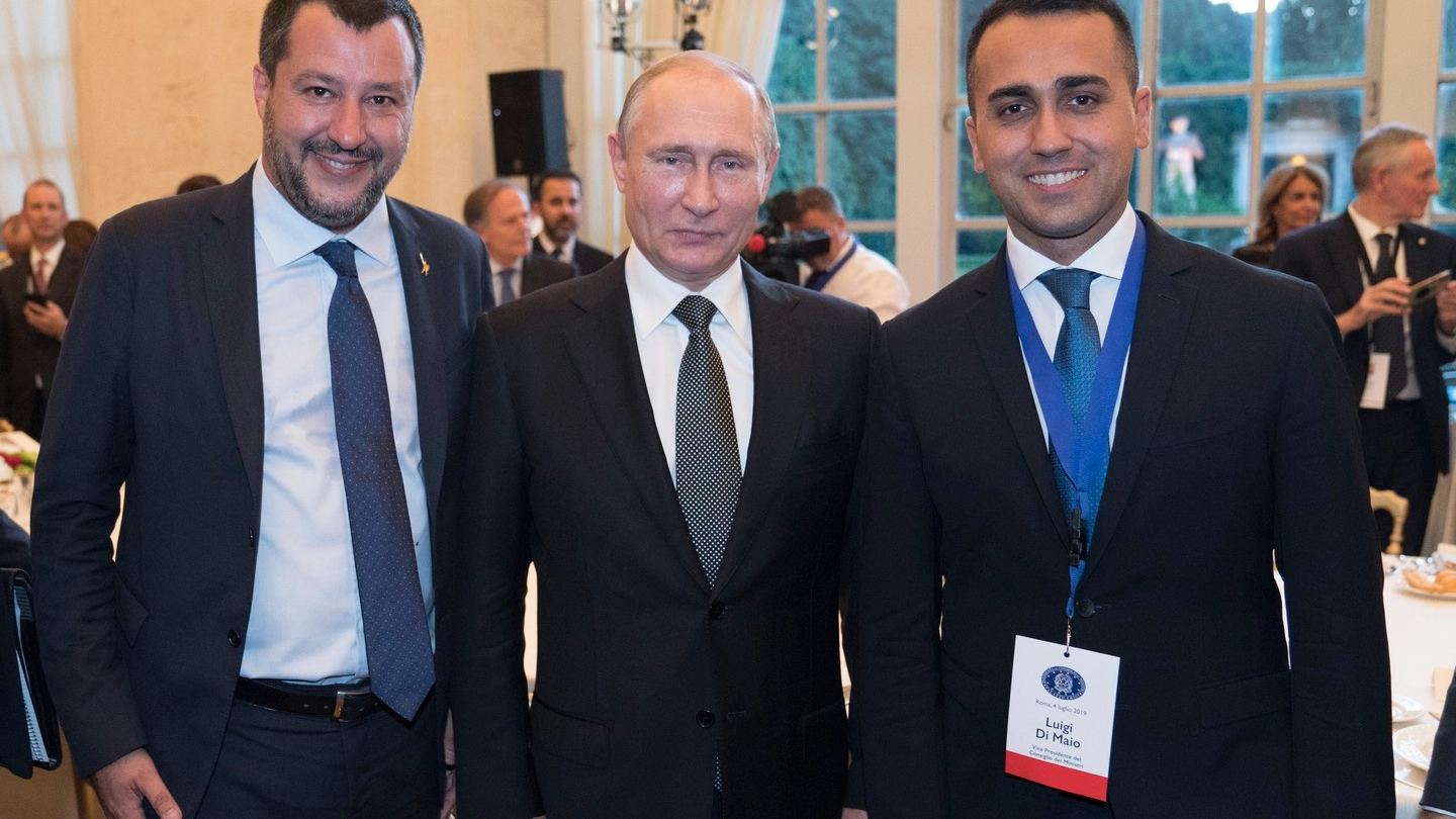 Mattaeo Salvini e Vladimir Putin (LaPresse)
