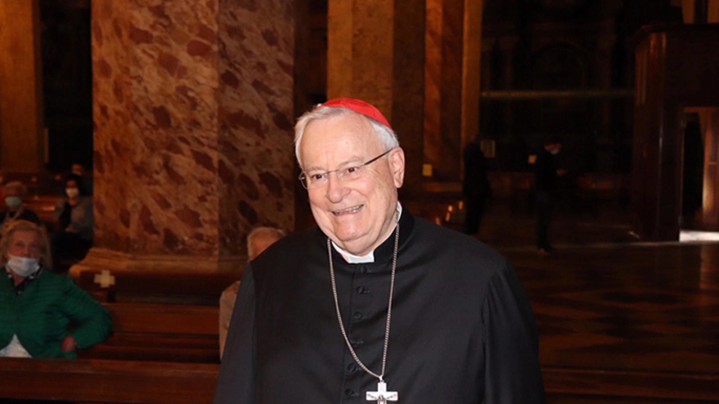 Il cardinale Gualtiero Bassetti (Ansa)