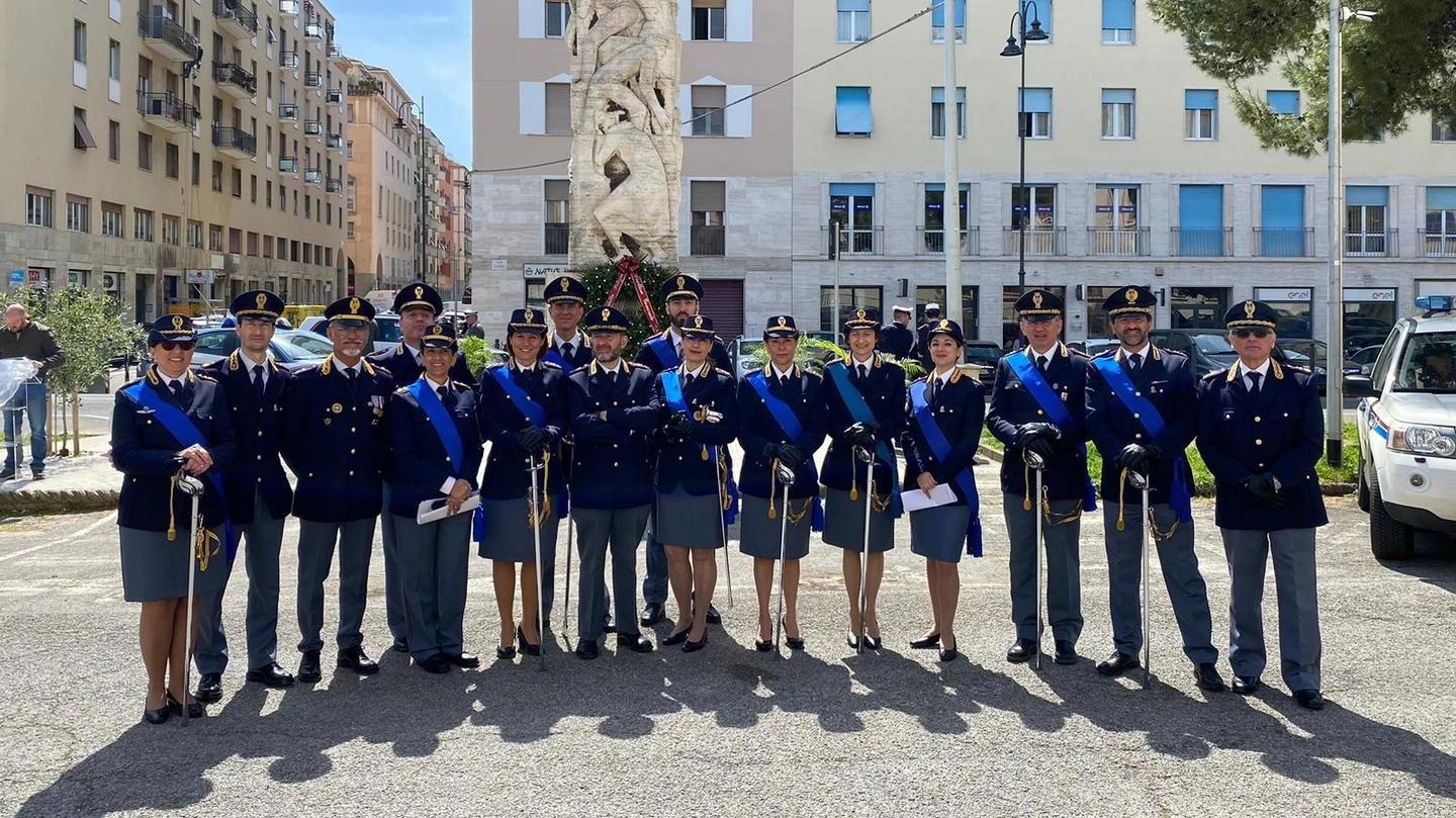 Il personale della polizia di Stato di Livorno che ha ricevuto i riconoscimenti