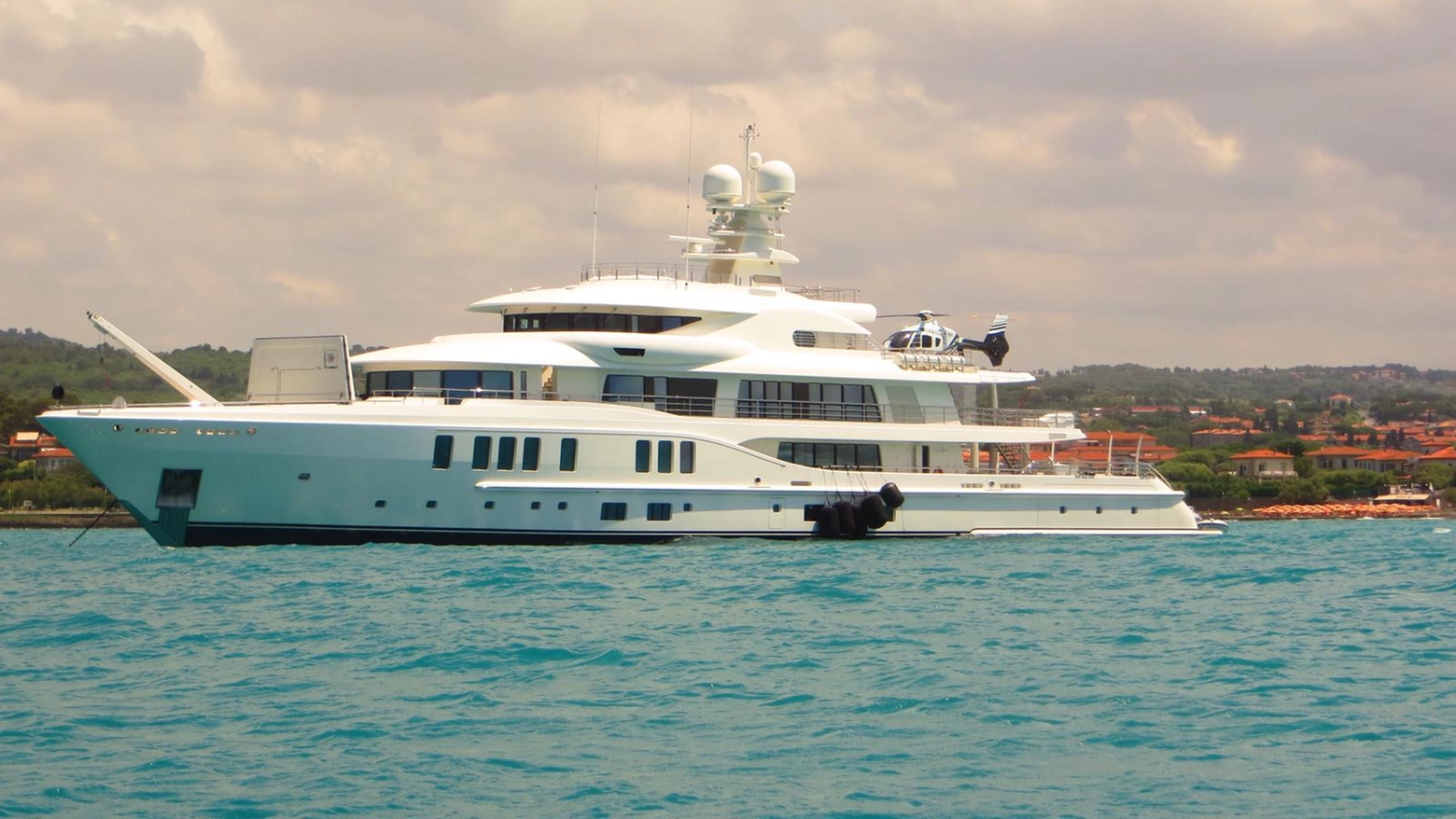 Lo yacht New Secret a Rosignano