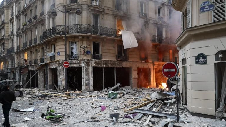 Esplosione a Parigi (foto Twitter Matthieu Croissandeau)
