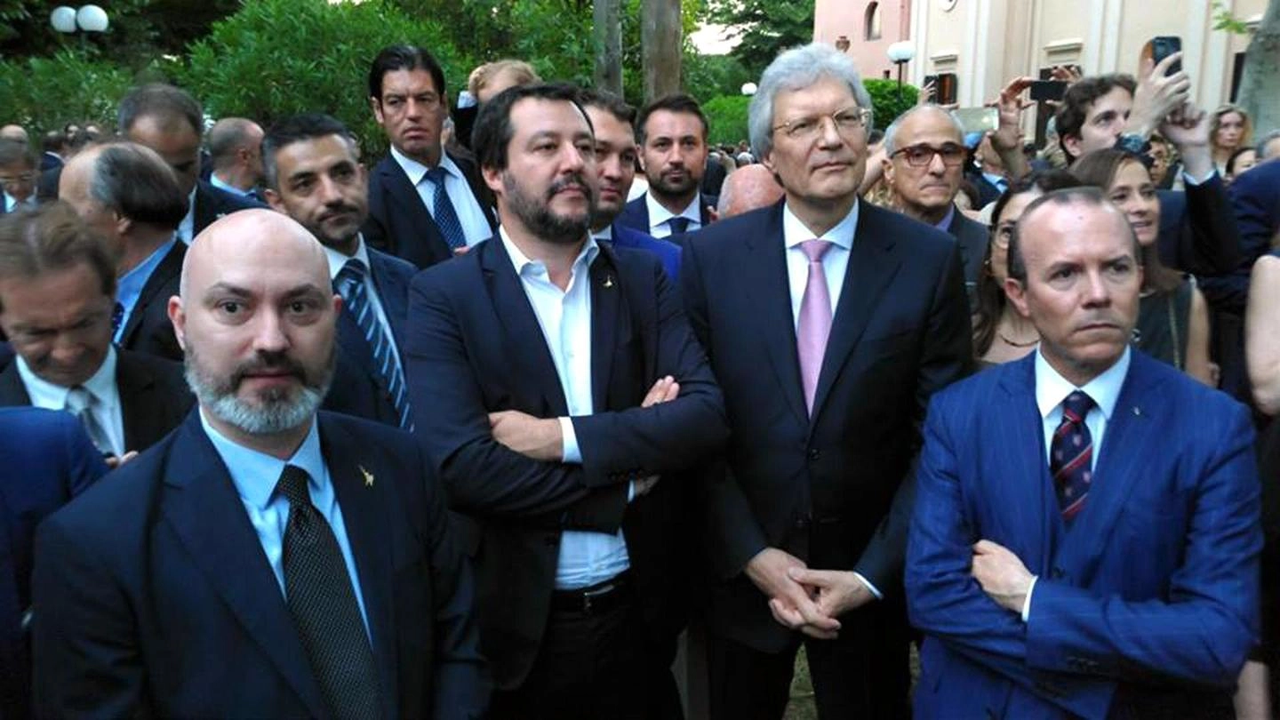 Residenza dell'ambasciatore russo a Roma, Salvini al centro e a destra Savoini (Ansa)