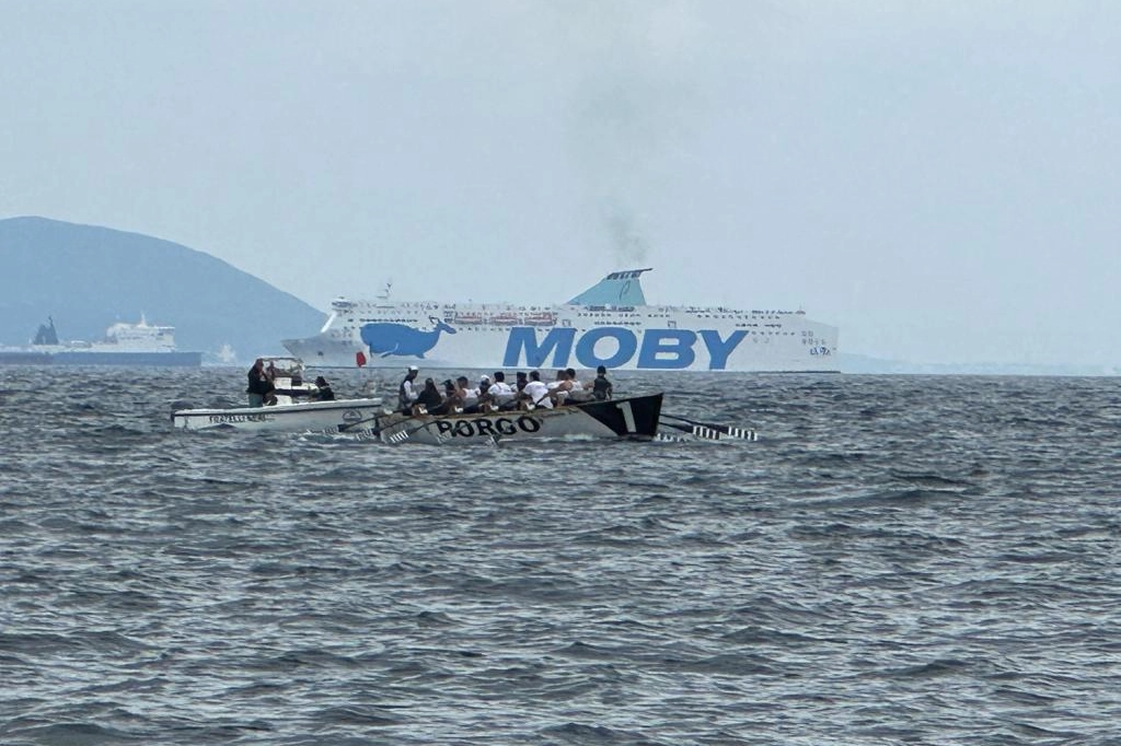 Coppa Risi'atori: sullo sfondo il Moby Fantasy, il traghetto più grande del mondo
