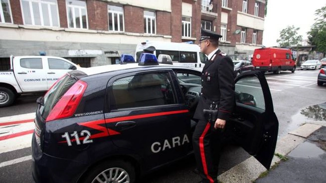 I carabinieri non hanno trovato la donna in casa