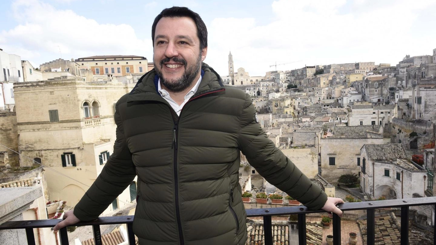 Matteo Salvini in campagna elettorale a Matera (LaPresse)
