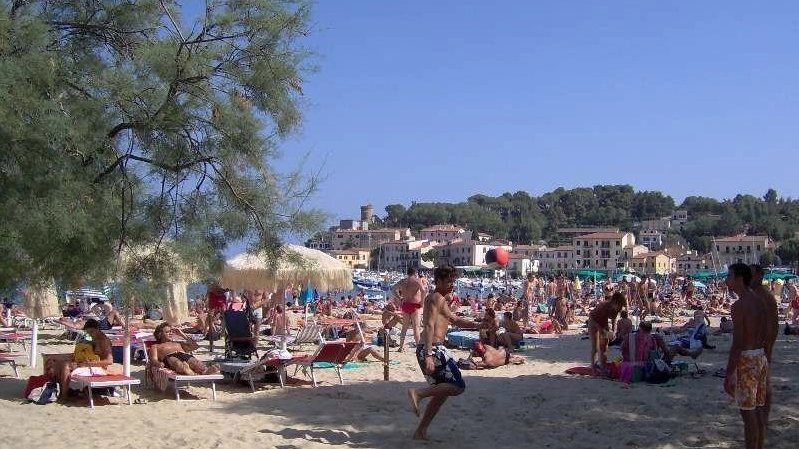 Una spiaggia all'Isola d'Elba (Foto d'archivio)
