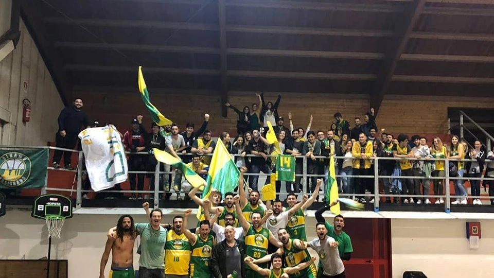 In foto i ragazzi della Dinamo che festeggiano la vittoria del campionato 2018/19