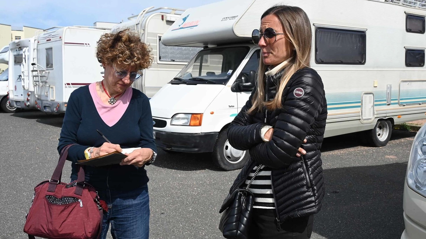 La nostra cronista con Valeria Dendi: "campeggio abusivo" ad Antignano