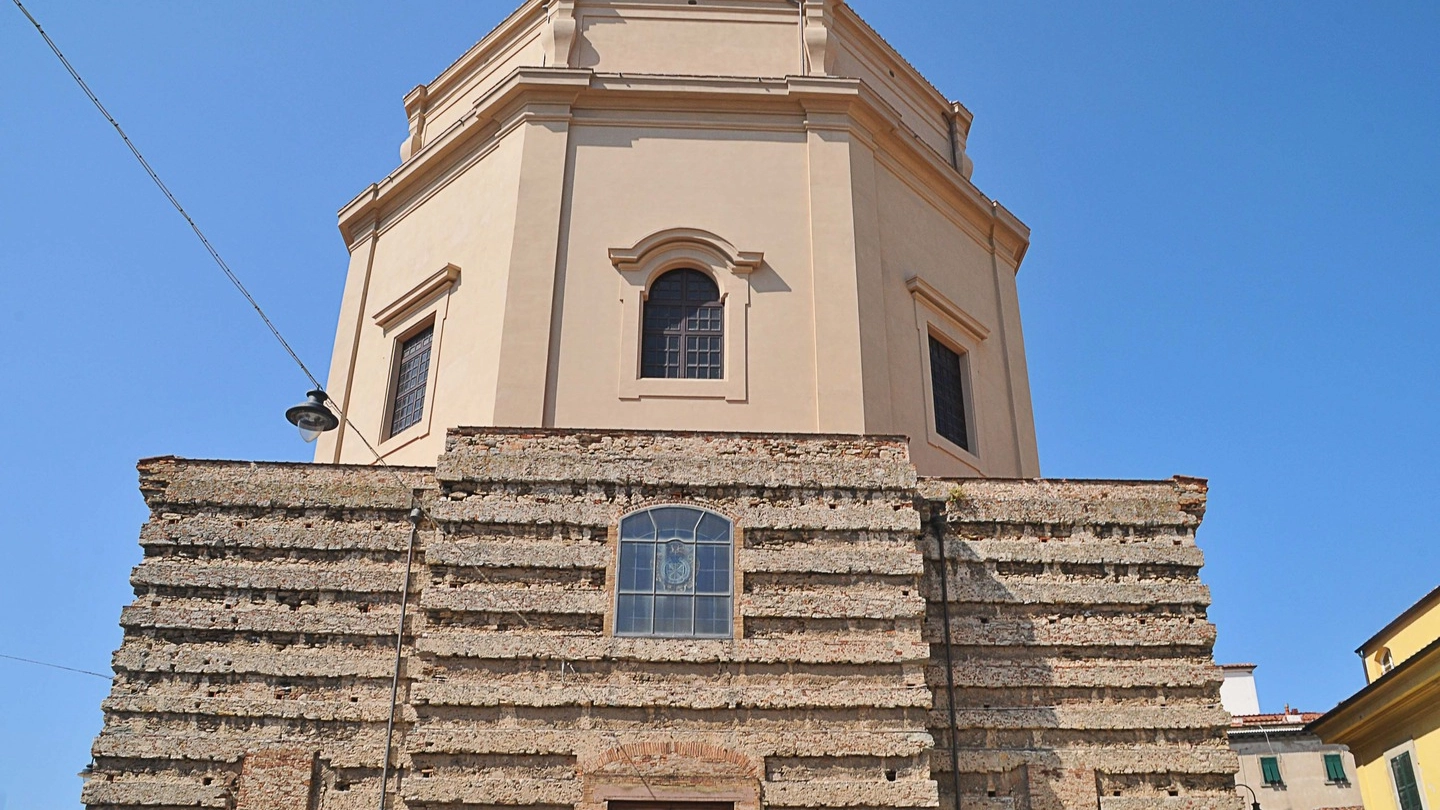 Chiusa la chiesa di Santa Caterina (foto Simone Lanari)