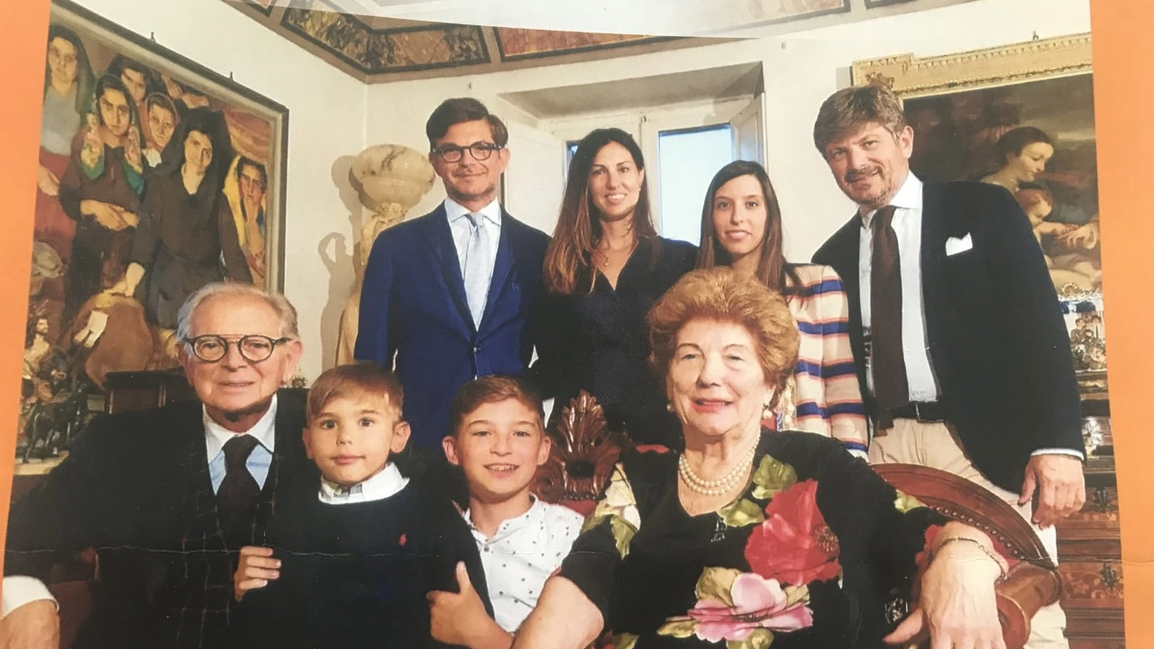 Angelo Valentini, a sinistra, con la sua bella famiglia