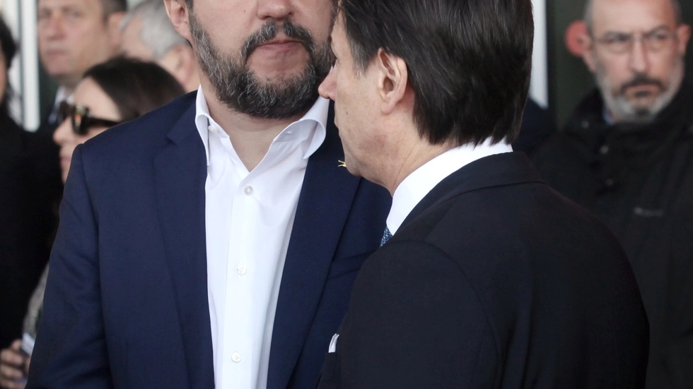 Il vicepremier Matteo Salvini e il premier Giuseppe Conte (Imagoeconomica) 