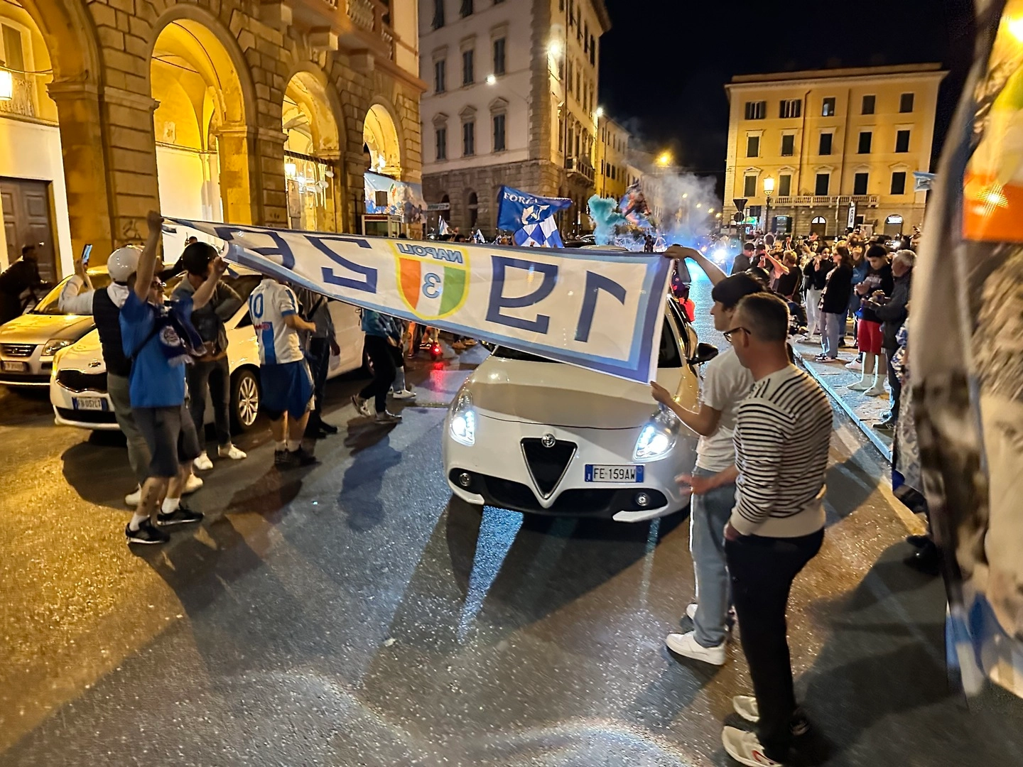 Piazza della Repubblica festeggiamenti tifosi Napoli ￼