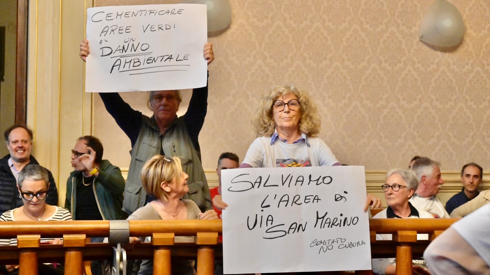Consiglio comunale protesta NO CUBONE (Foto Novi)
