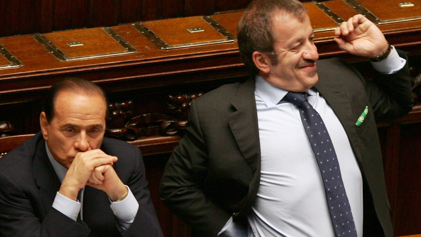 Silvio Berlusconi e Roberto Maroni (Ansa)