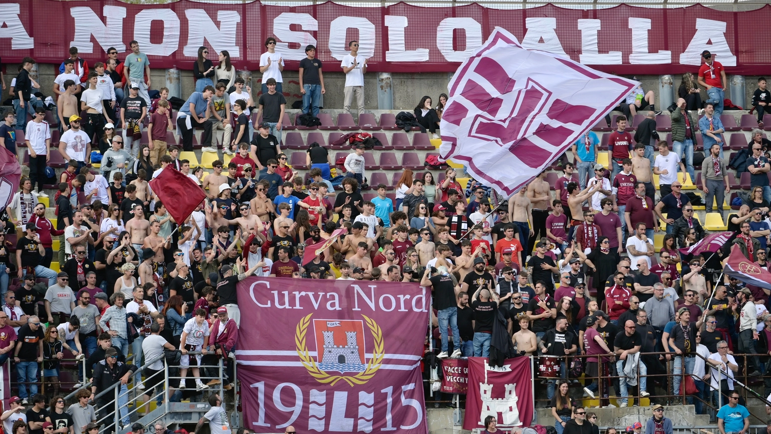 Il tifosi del Livorno in Curva Nord (Foto Novi)