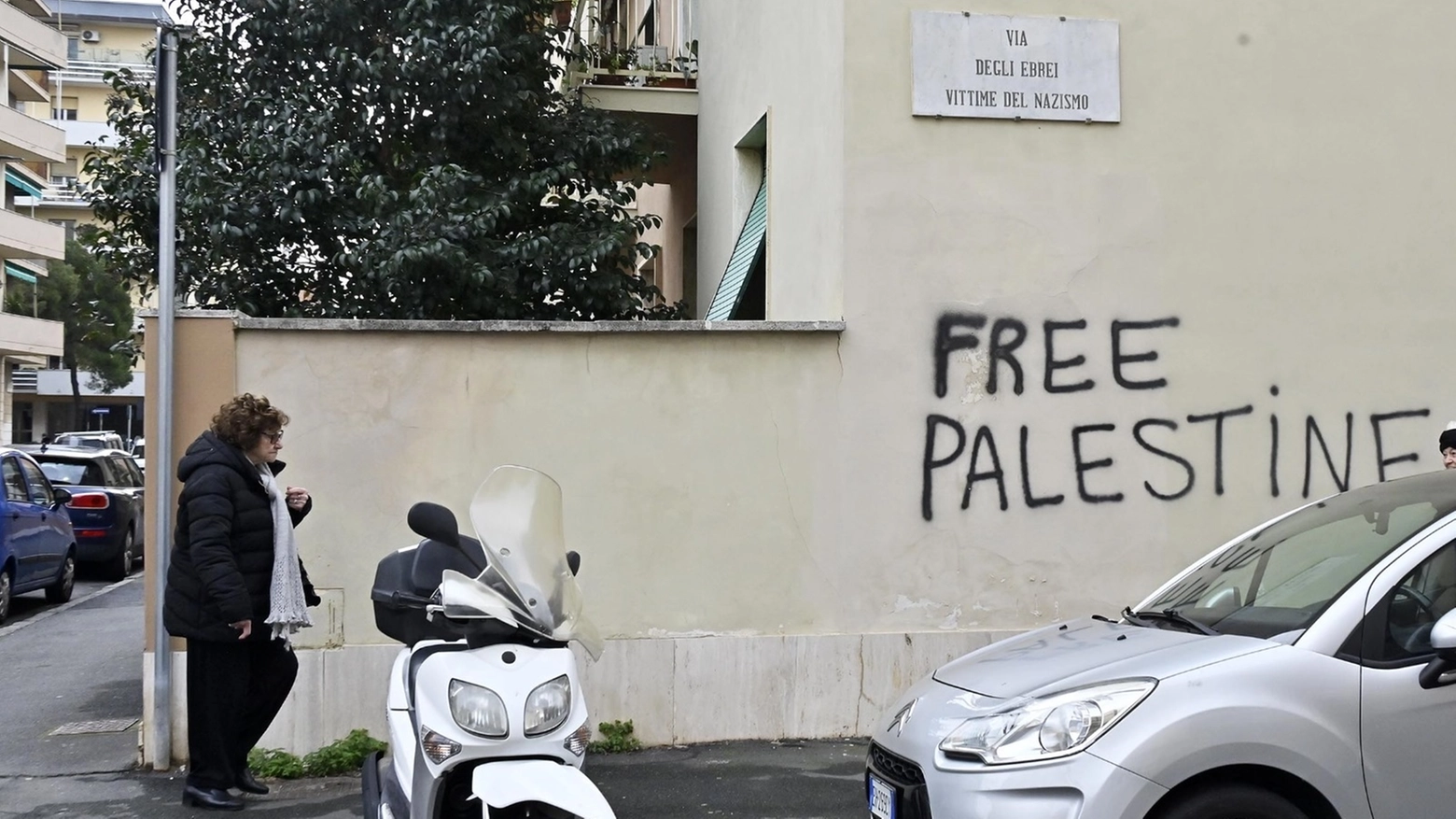 Livorno, imbratto il muro della via 'Ebrei vittime del nazismo’