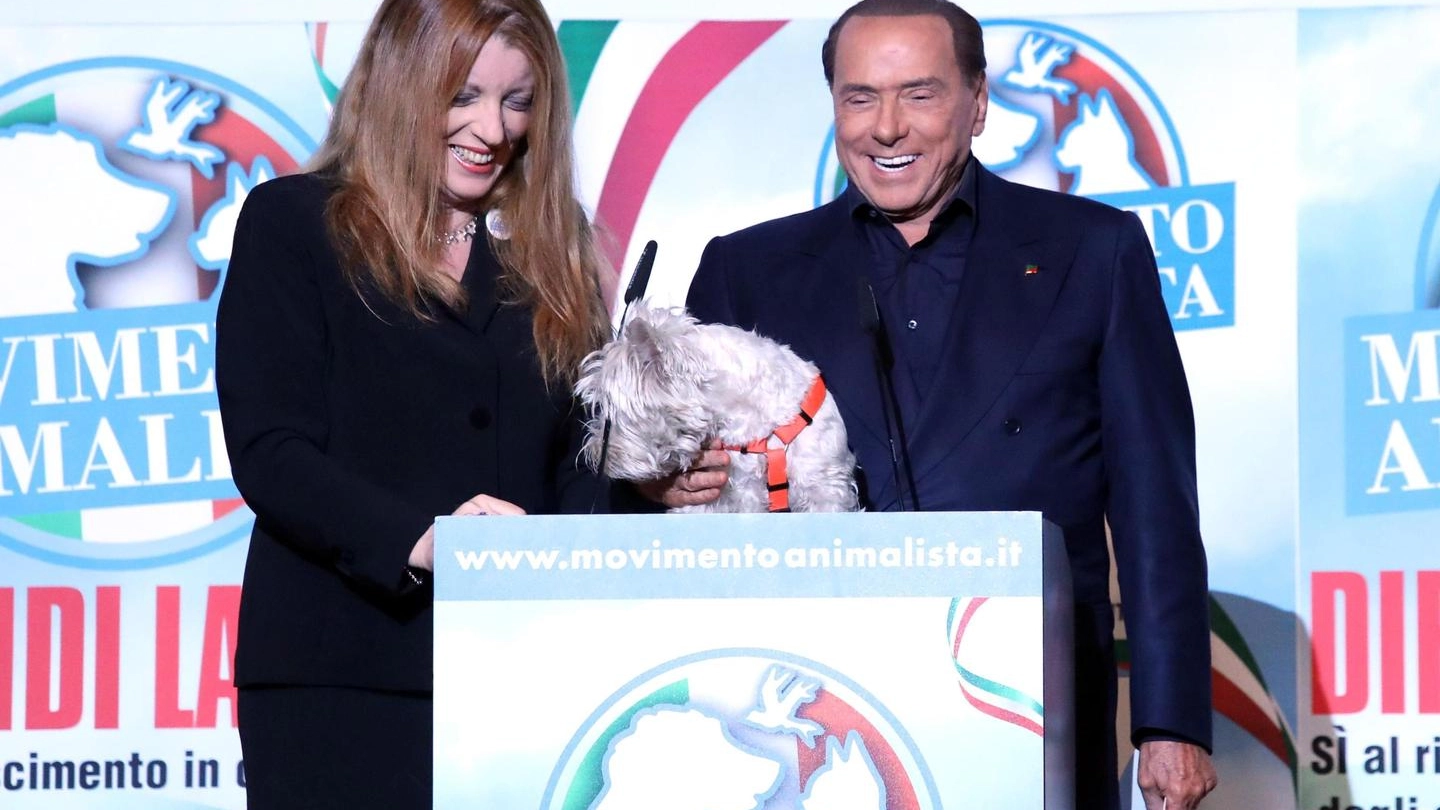 Silvio Berlusconi sul palco con Michela Brambilla (Ansa)