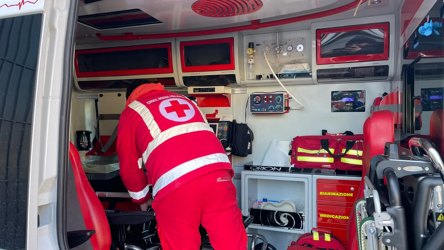 Un'ambulanza della Croce Rossa (Foto Lanari)