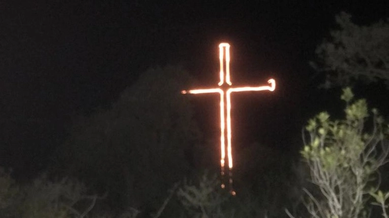 La croce Santa sul promontorio di Zuccale 