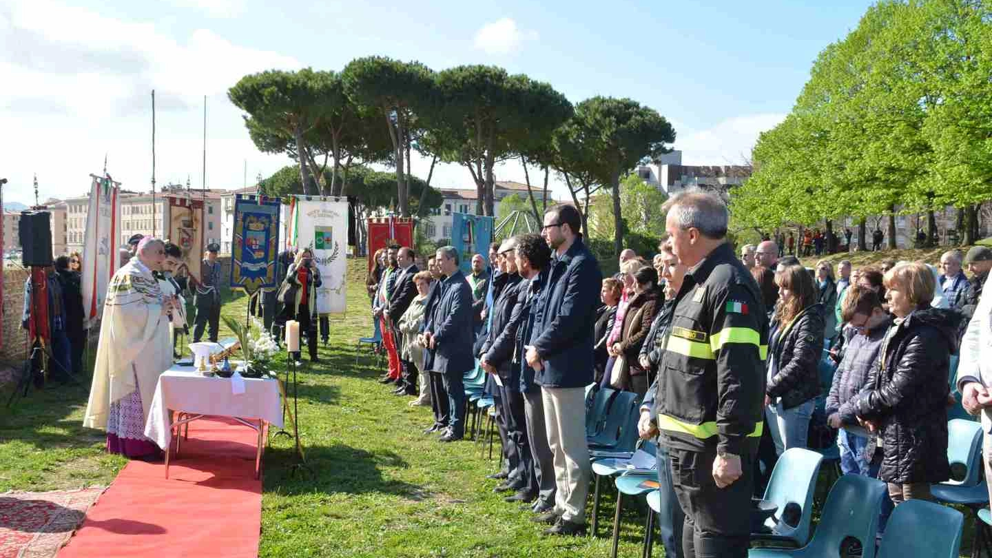 La cerimonia per i 25 anni dal disastro del Moby Prince a Livorno (foto Simone Lanari)