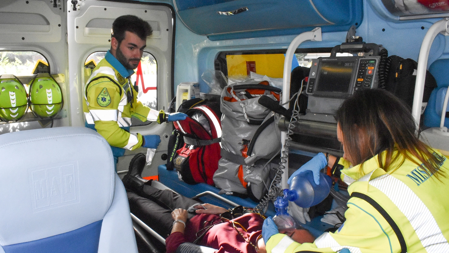 Ambulanza della Misericordia per il soccorso in porto