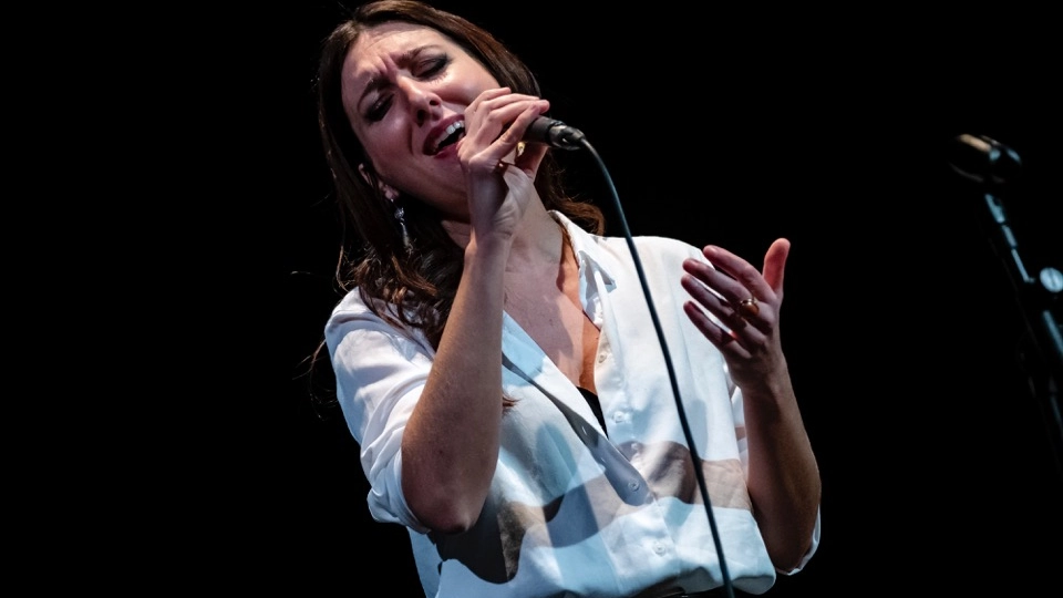 Sara Jane durante il concerto di Longiano (foto Luciano Serafini)