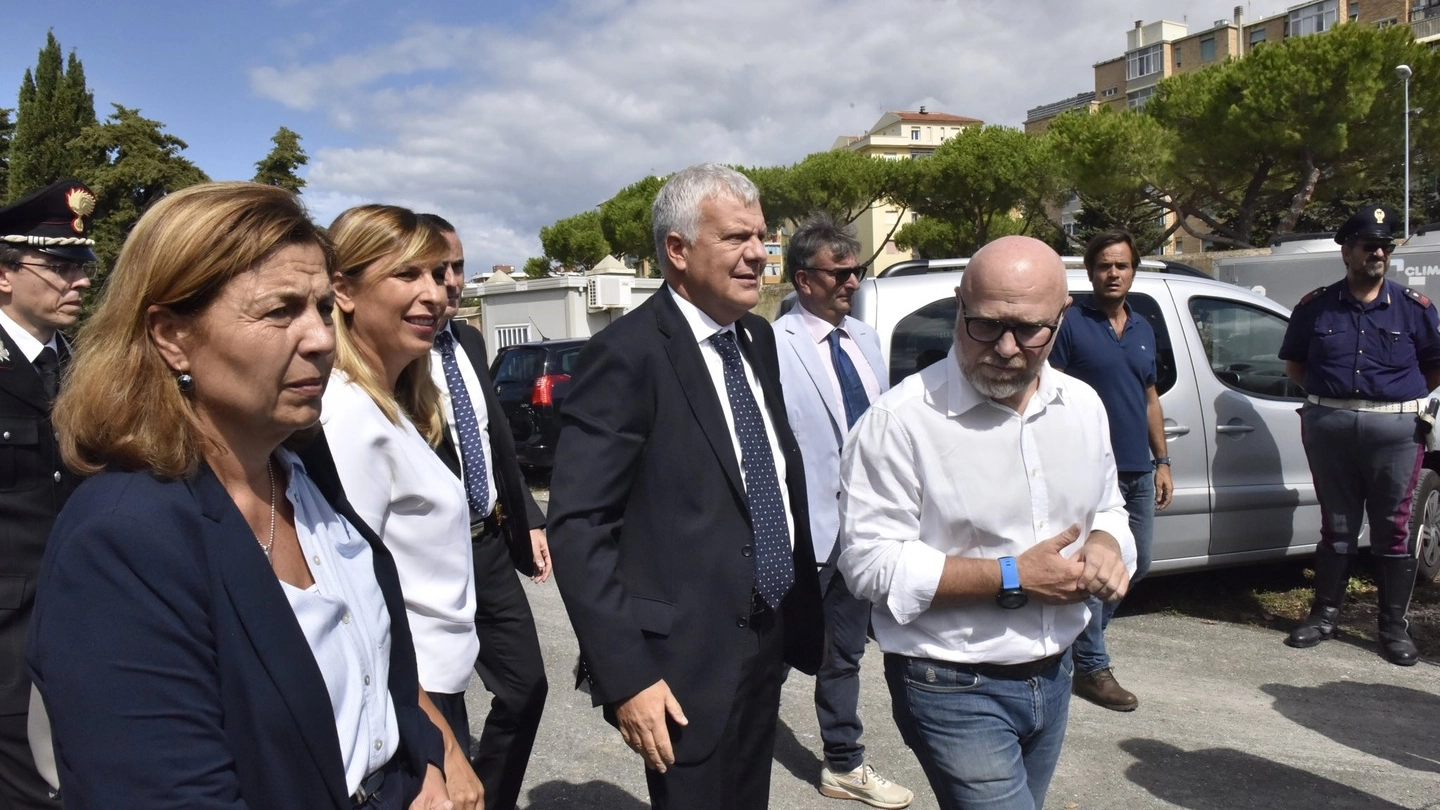Il sindaco Filippo Nogarin con il ministro Galletti (foto Novi)